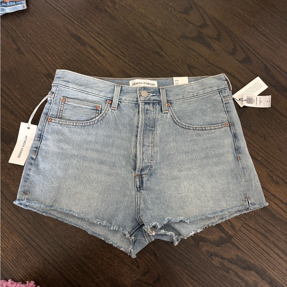 Aritzia Denim Forum: High-Rise Light Blue Denim Women’s Shorts - Picture 2 of 4
